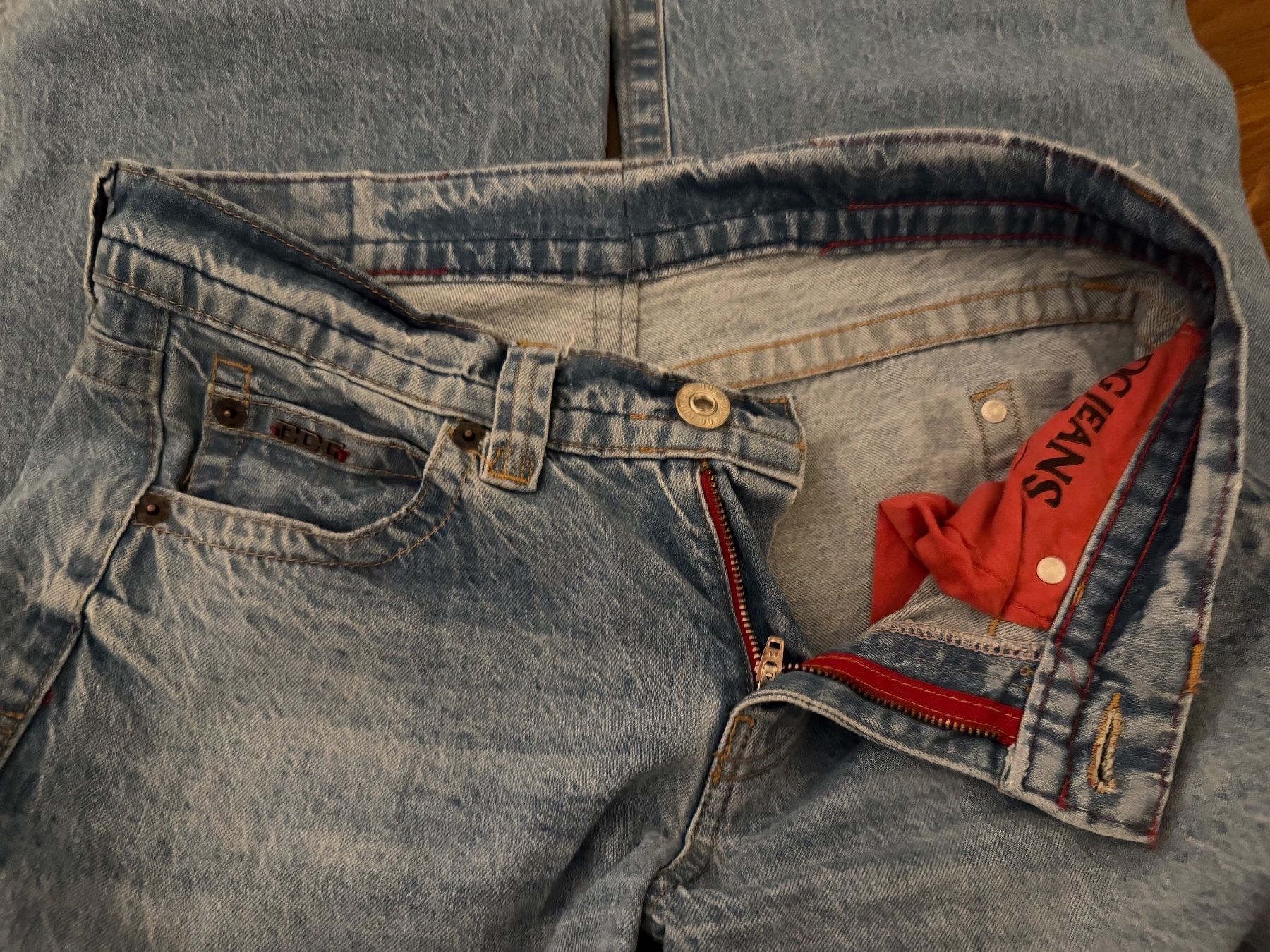 Jeans: Jeans BDG blau hellblau gerade Schnitt gebraucht – Gebraucht aus Adliswil von lar_2ltd