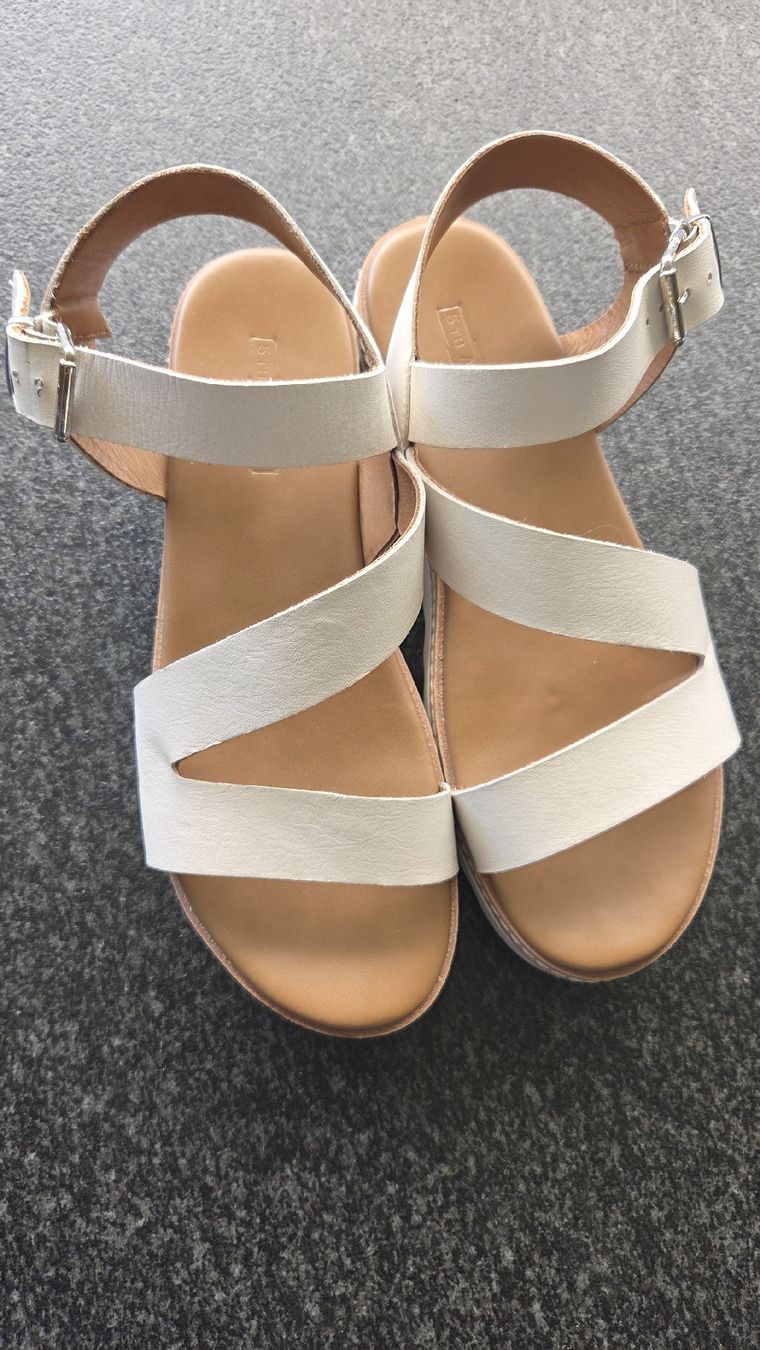 Damenschuhe: Sandales  – Gebraucht aus Le Pâquier-Montbarry von Gruyere77