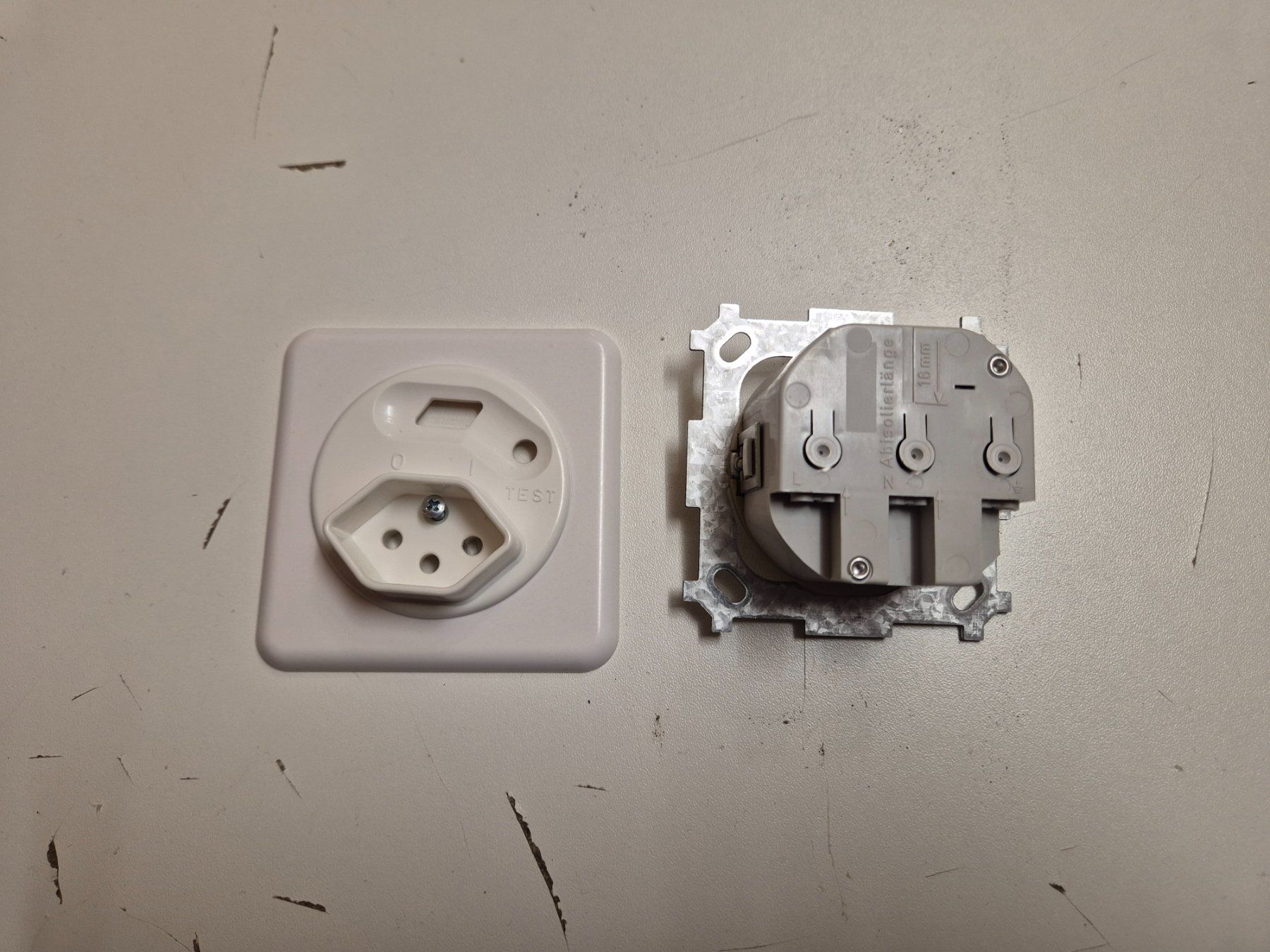 ABB Spine: Steckdose T13 ABB Sidos Standard UP – Usato da Oberhasli venduto da meggy1984 2