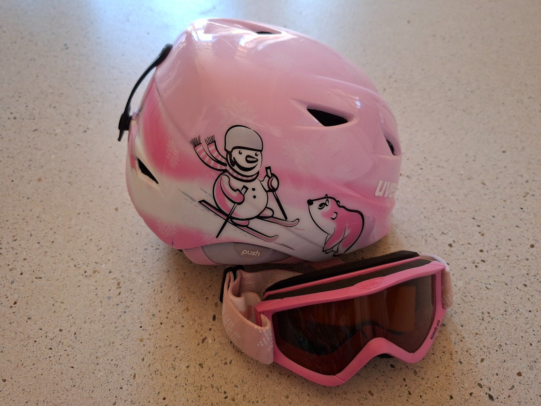 Uvex Casques: Skihelm 48-52 + Skibrille – D'occasion à Schwerzenbach par wijtske