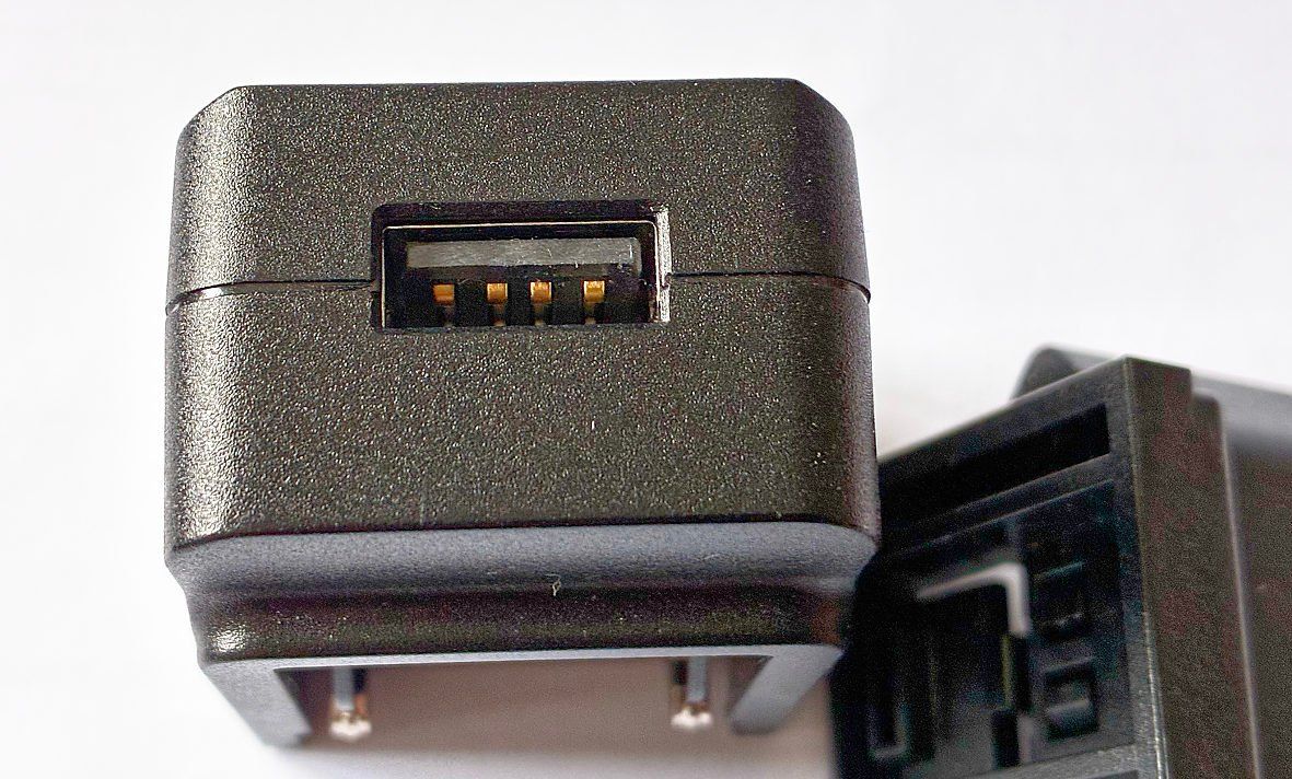 Caricabatterie: DVE USB Lader / Adapter – Usato da Bern venduto da Maccalvin 3