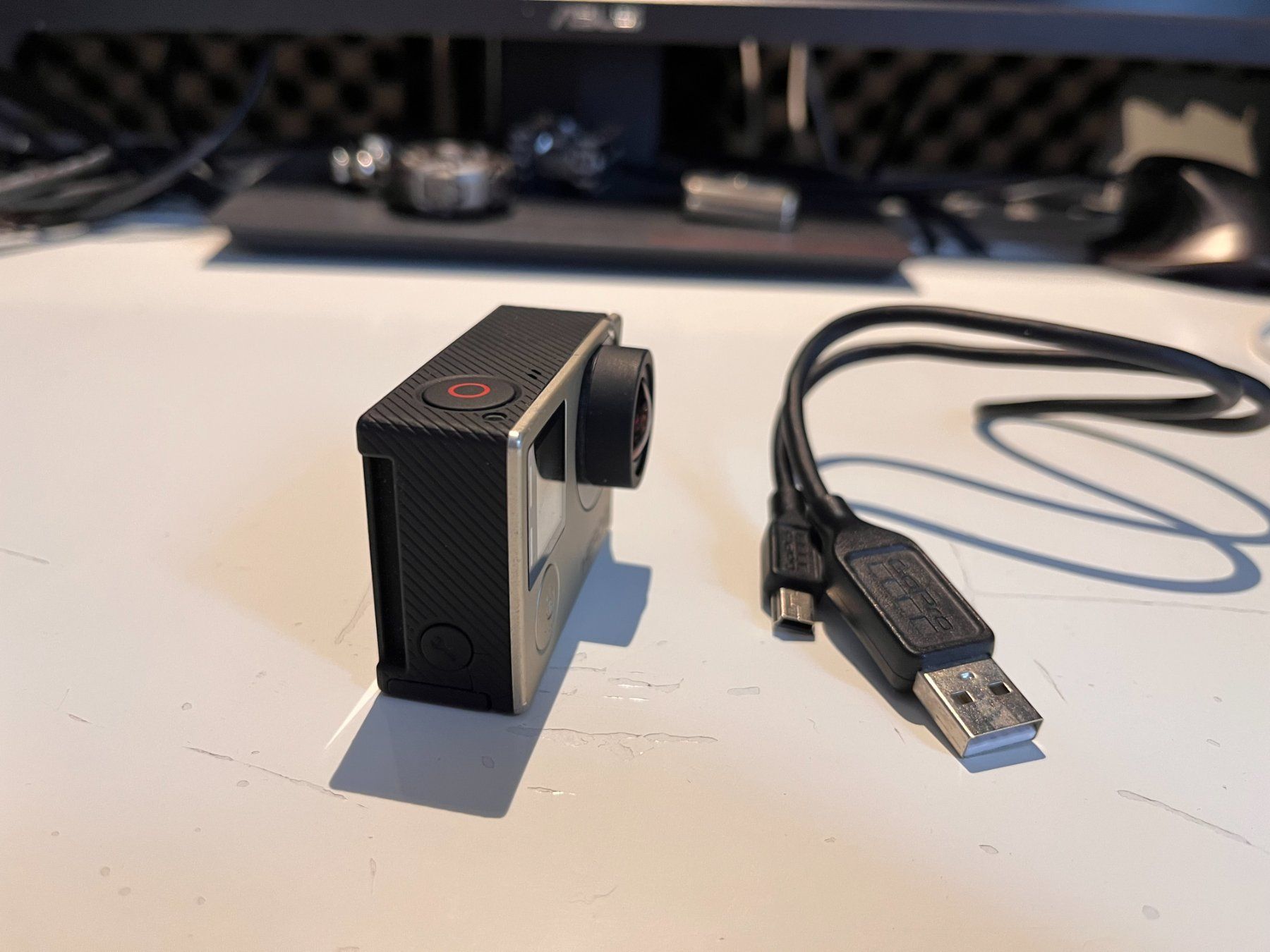 Gopro Action Cam: Go-Pro Hero 4 inkl. USB-Kabel – Usato da Bern venduto da PJB 3