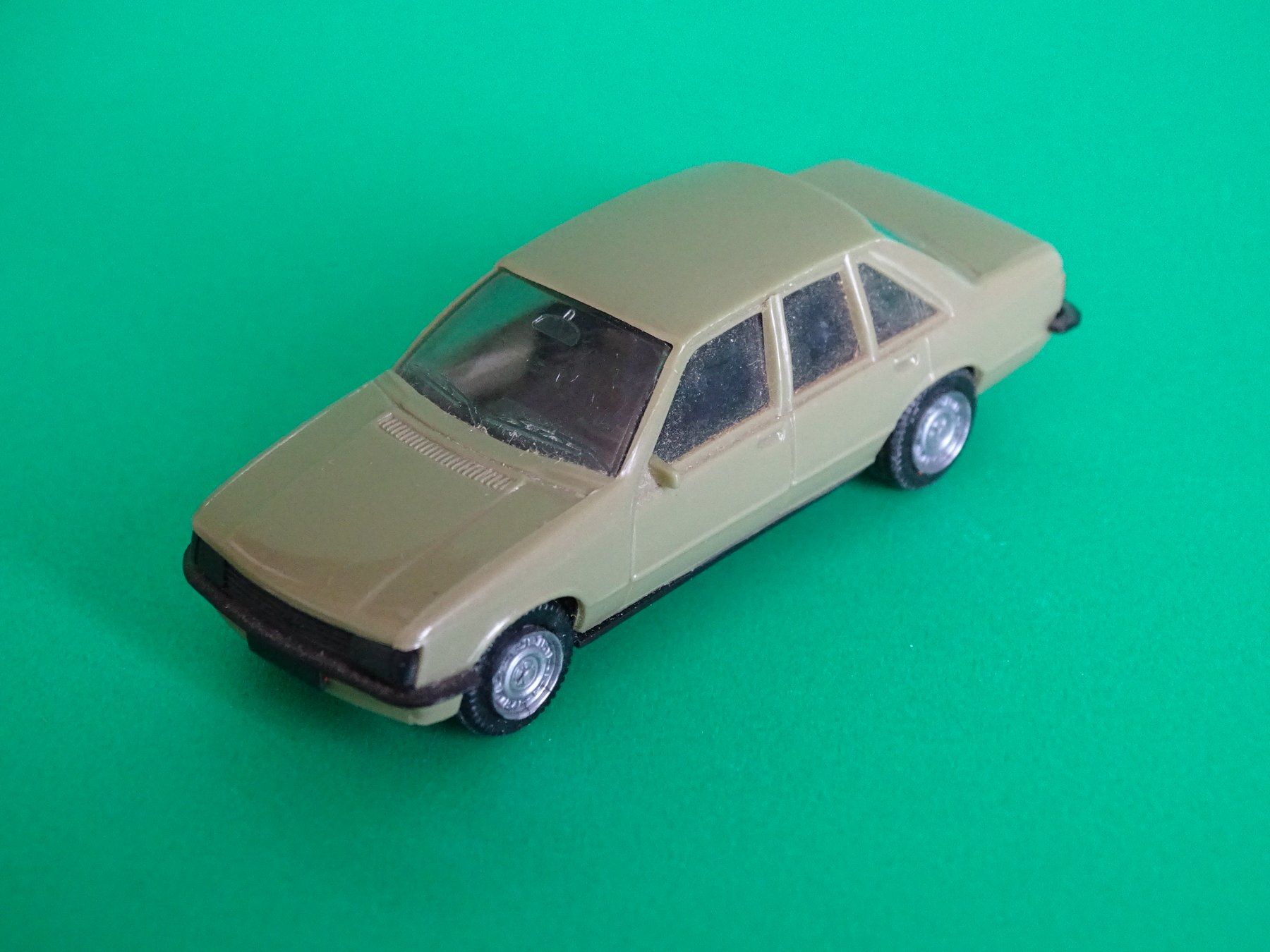 Herpa Modellini d'auto: Opel Rekord von Herpa 1/87 – Usato da Bretzwil venduto da Meex