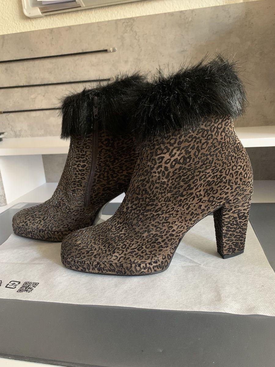 Scarpe da donna: Bottines à talon – Nuovo (secondo la descrizione) da Aïre venduto da RD_758 2