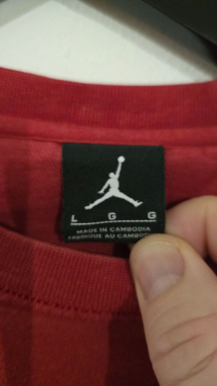 Jordan Pullover & Sweatshirts: Original Air Jordan Sweater rot - Grösse M – Gebraucht aus Oberdorf SO von Seventy_One 2