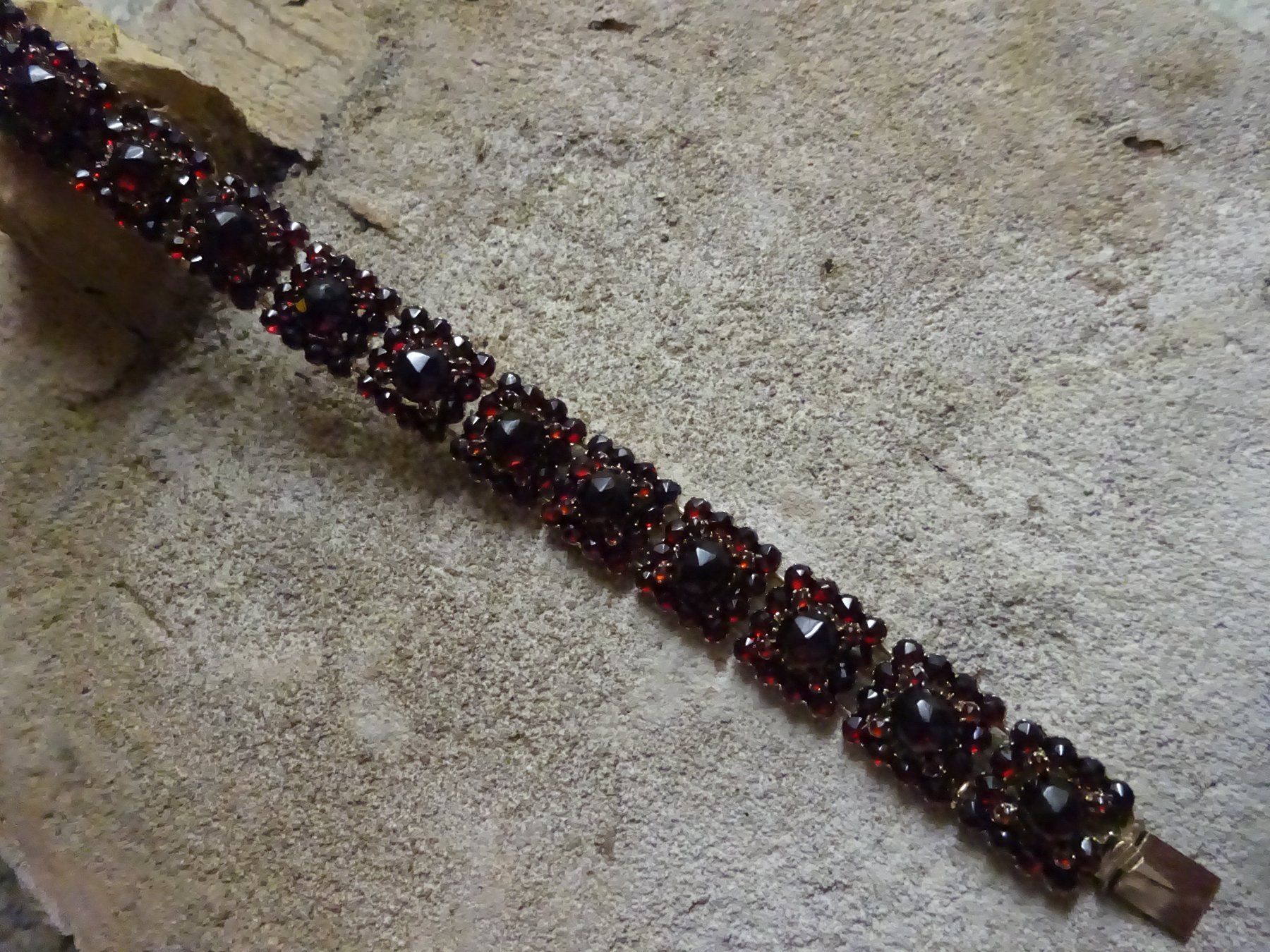 Bracciali & Braccialetti: Art Déco Granat Armband – Usato da Esslingen venduto da FetteSchnecke 2