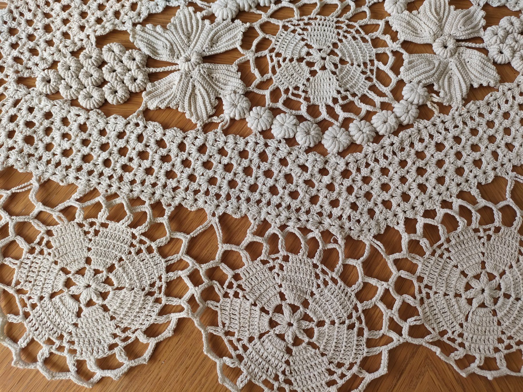 Coperte: Tischdecke gehäckelt – Usato da Brugg AG venduto da Mashaba 1