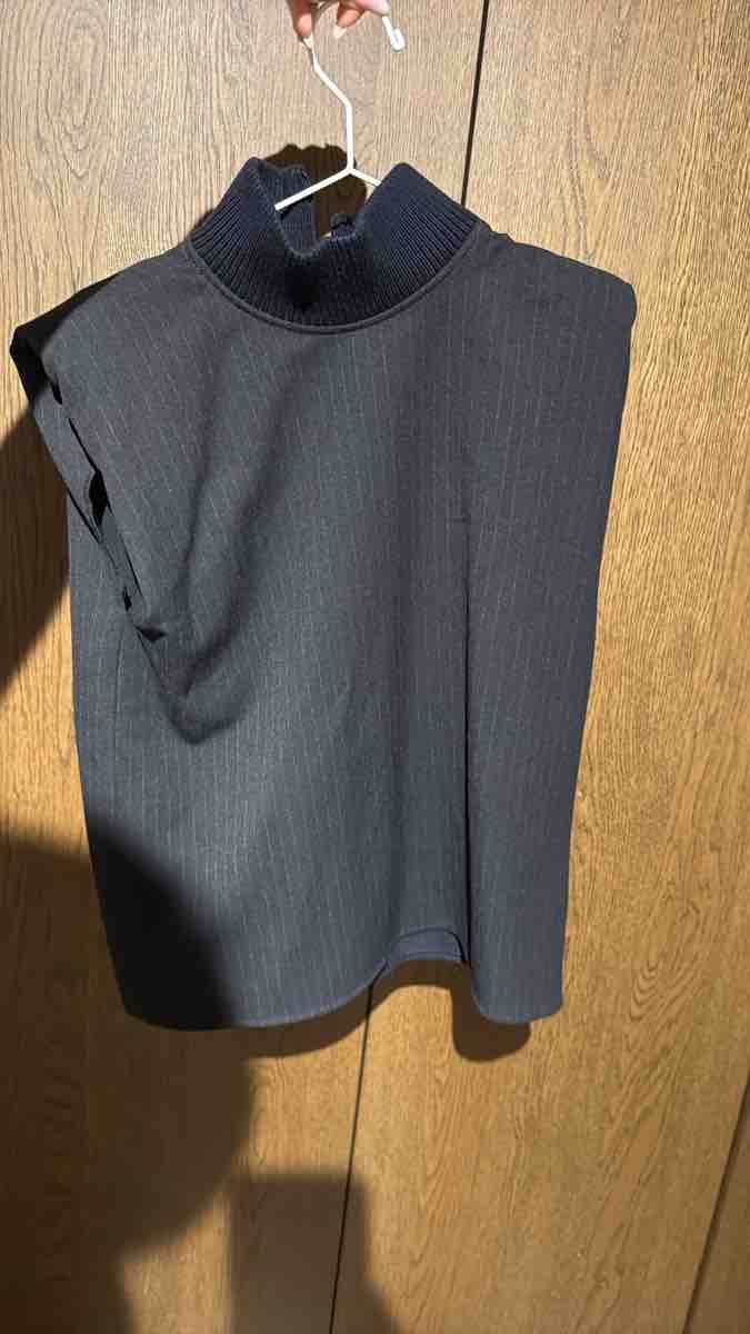Zara Tops: Zara Sleeveless Top, Black/Dark Grey M – Gebraucht aus Dübendorf von ReLoved_Fashion_ZH