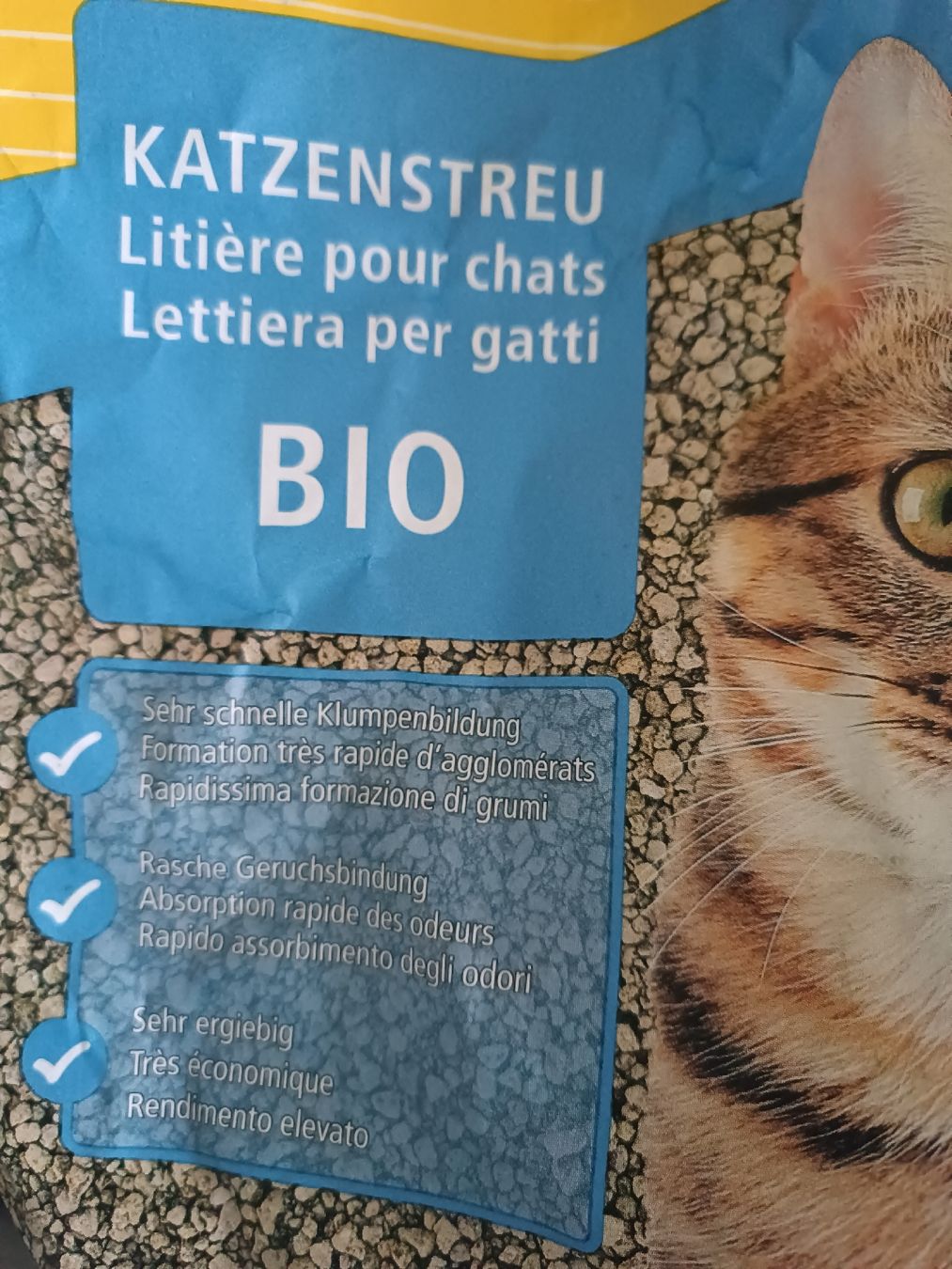 Produits d'entretien: Katzen Geruchs/Fleckenentferner + Katzenstreu + Filter NEU – D'occasion à Binz par julijuli 7