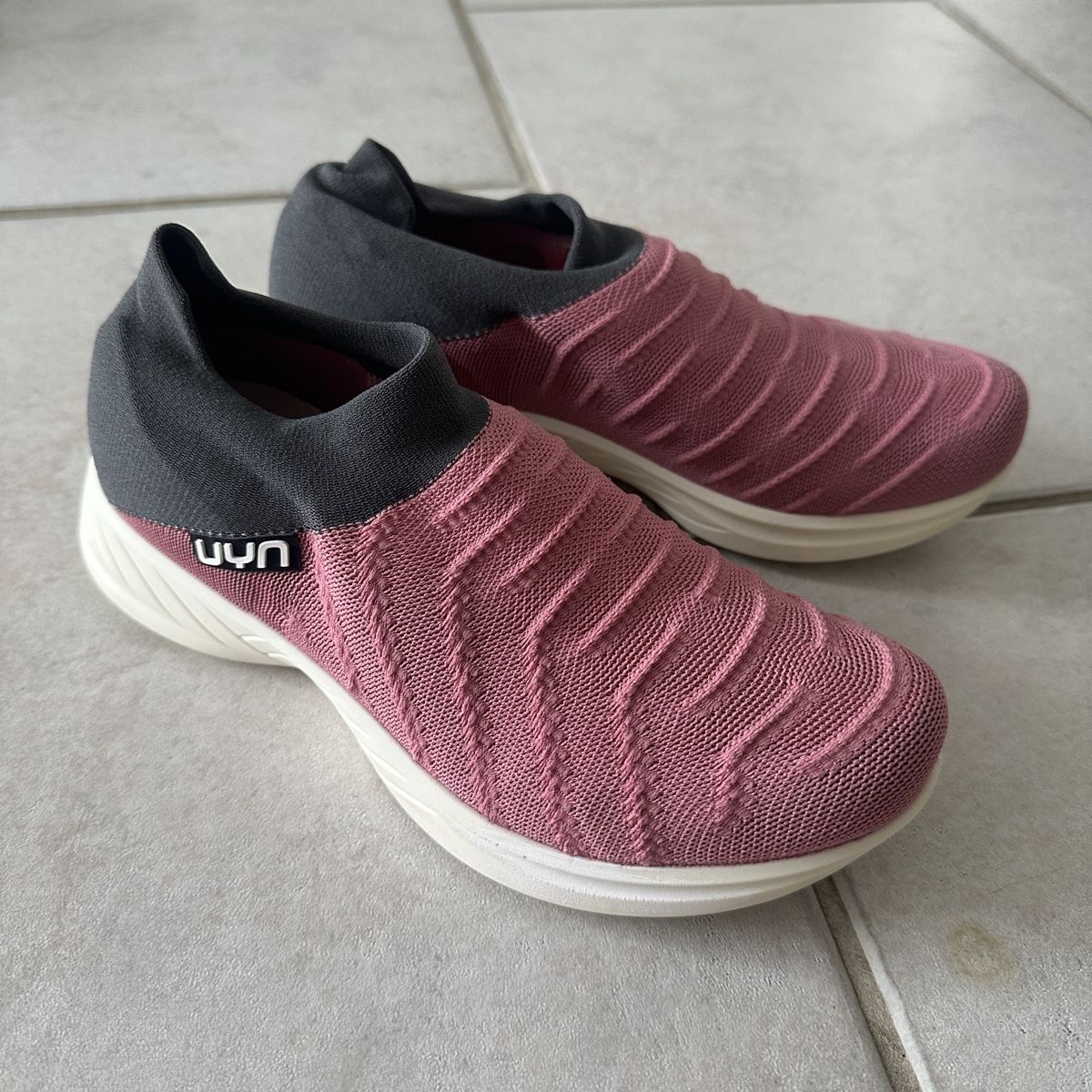 UYN Scarpe da donna: PINK BAREFOOT SNEAKERS 38 – Nuovo (secondo la descrizione) da Zofingen venduto da JumpInVintage