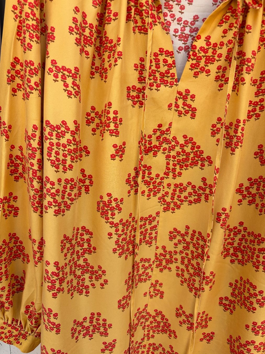 Vestiti: KLEID AUS 100% SEIDE – Usato da Zürich venduto da STYLEHAUS 2