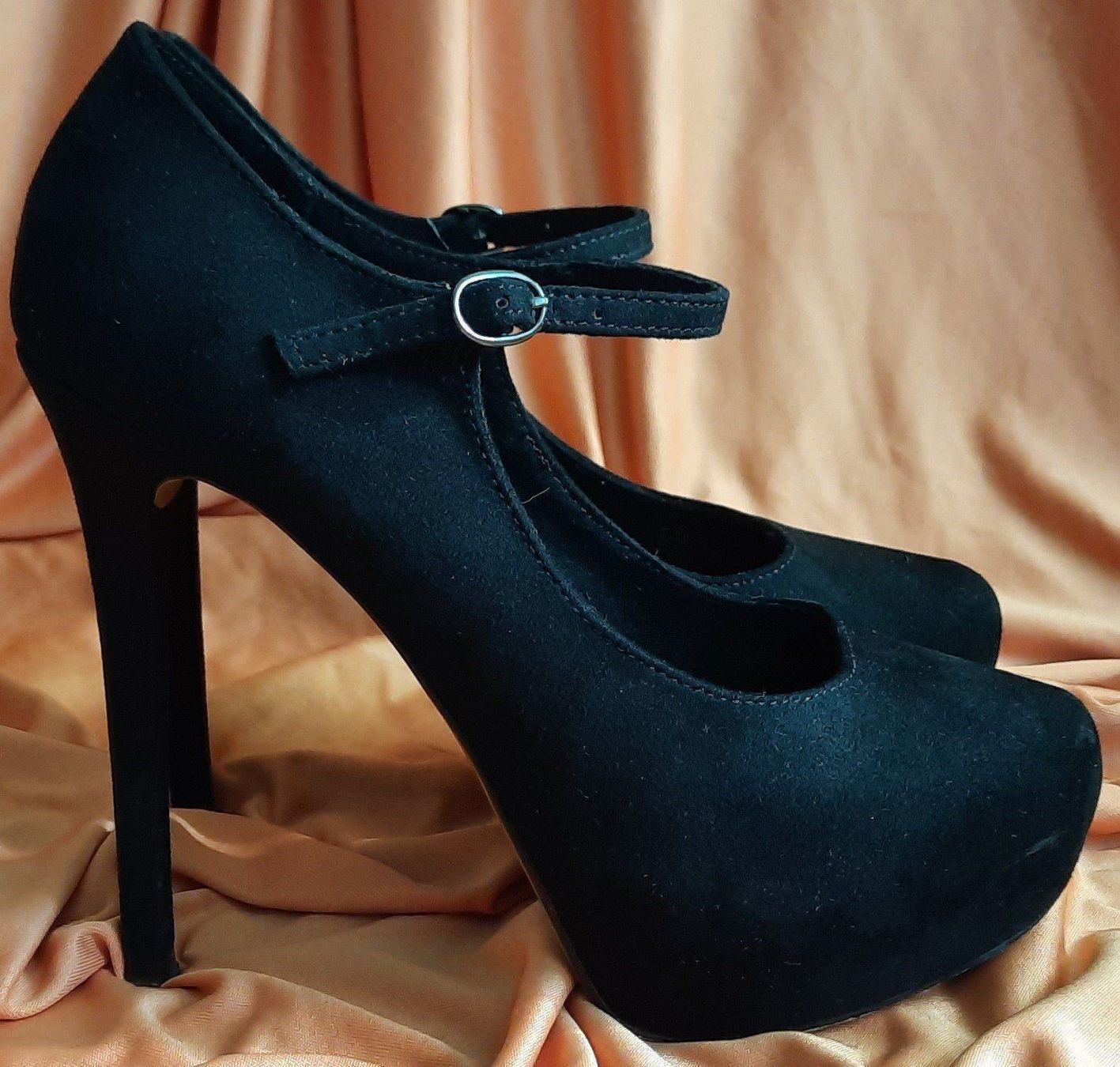 Bershka Scarpe da donna: BERSHKA Damen High Heels Schwarz Gr.36 – Usato da Seuzach venduto da VT-Collections2 2