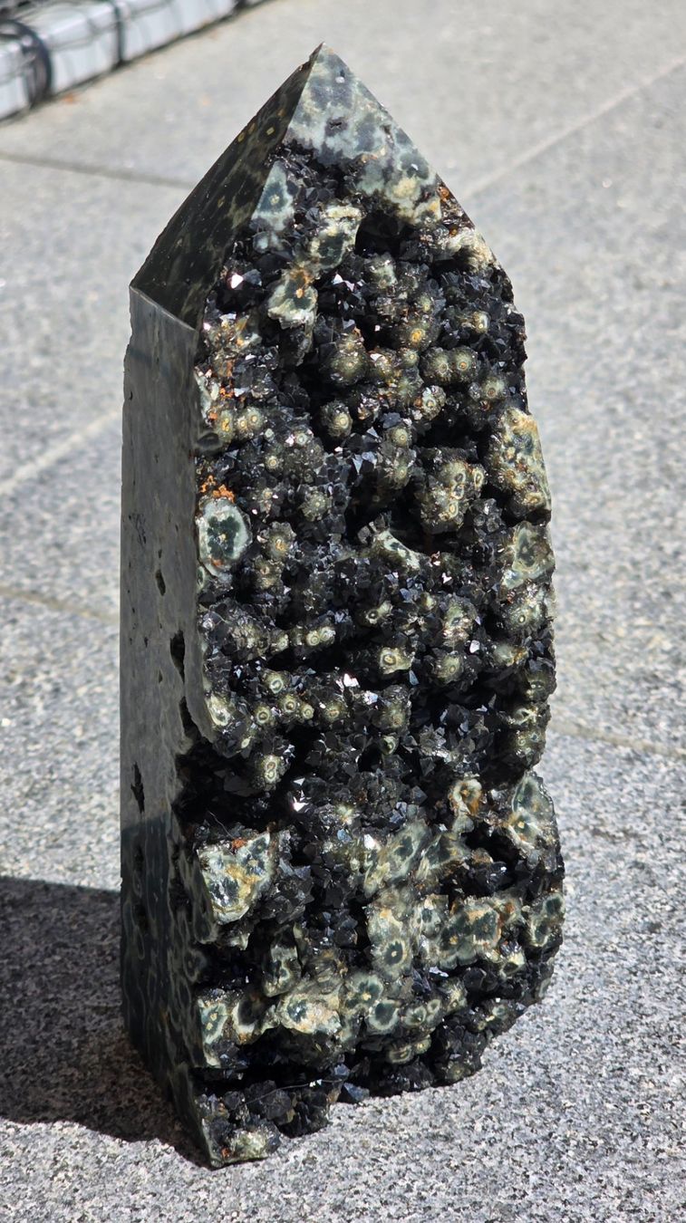 Minerali & Pietre curative: Top Regenwaldjaspis Obelisk 637g – Nuovo e nell'imballaggio originale da Matzingen venduto da Shay_Crystalz 1