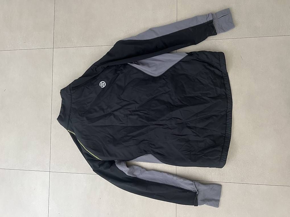 Jacken: Veste Skins taille M – Gebraucht aus Grand-Lancy von Limane 1