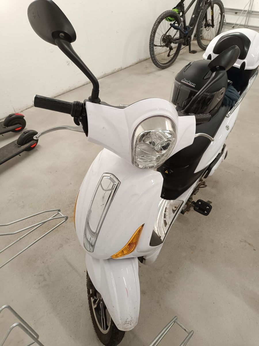 Elektromobile: Elektroroller ZTECH weiss mit Topcase – Gebraucht aus Honau von joa_gmw6 5