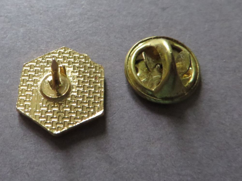 Placchette & Badge: PIN INTERMARCHÉ SUPERMARKT, KLEINES LOGO – Usato da Neuhausen venduto da luckimucki 1