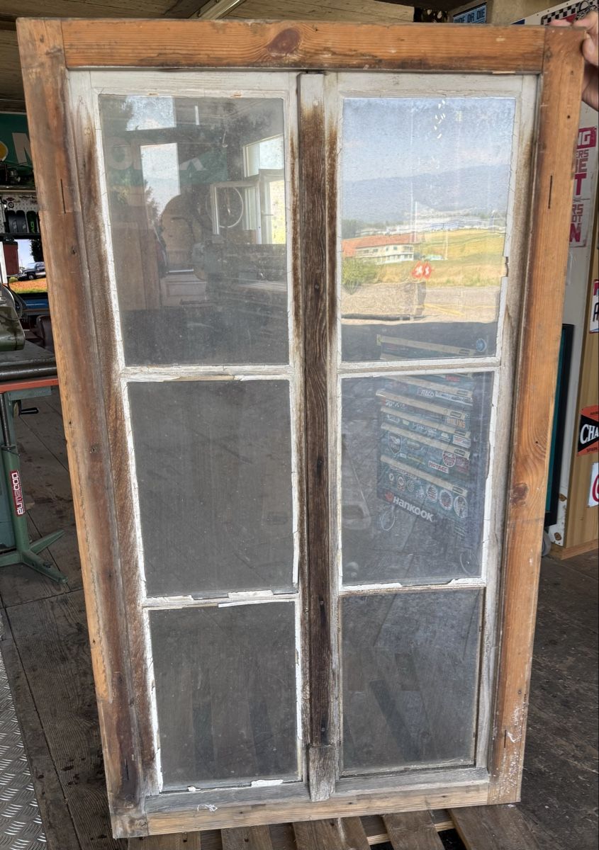 Fenêtres: altes Holzfenster mit Rahmen – D'occasion à Büetigen par Mo_driver99 1