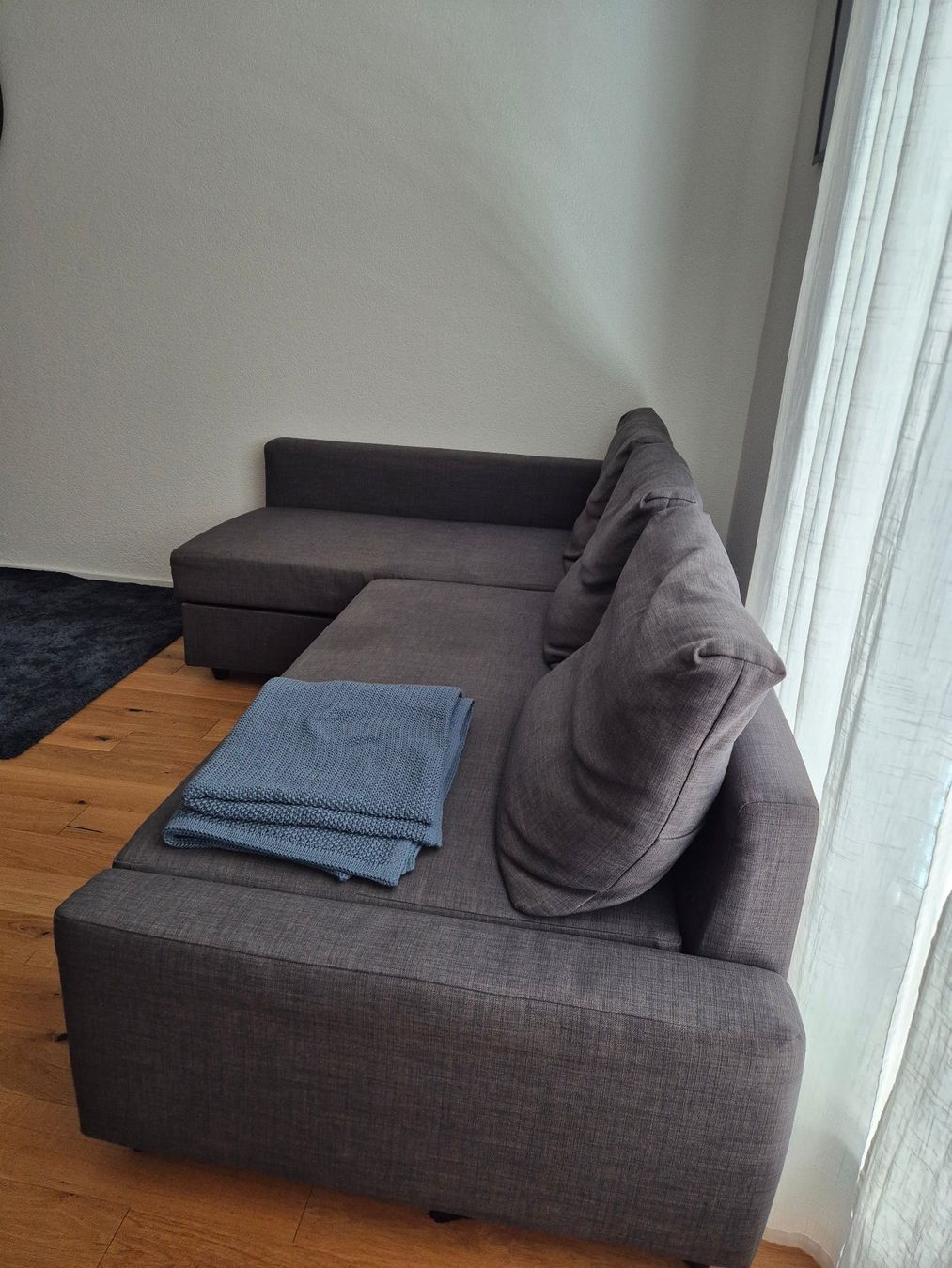 Divani: IKEA FRIHETEN Ecksofa – Dunkelgrau – Usato da Herzogenbuchsee venduto da ste_qq8n 2