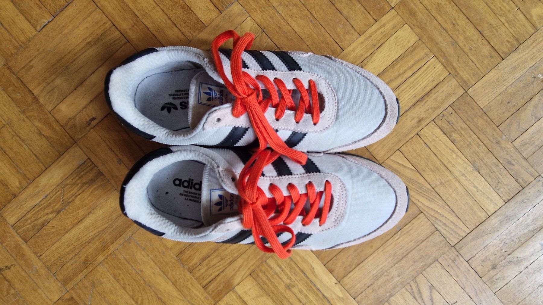 Adidas Damenschuhe: Adidas in weiss/rosa/blau – Gebraucht aus Zürich von lilu010