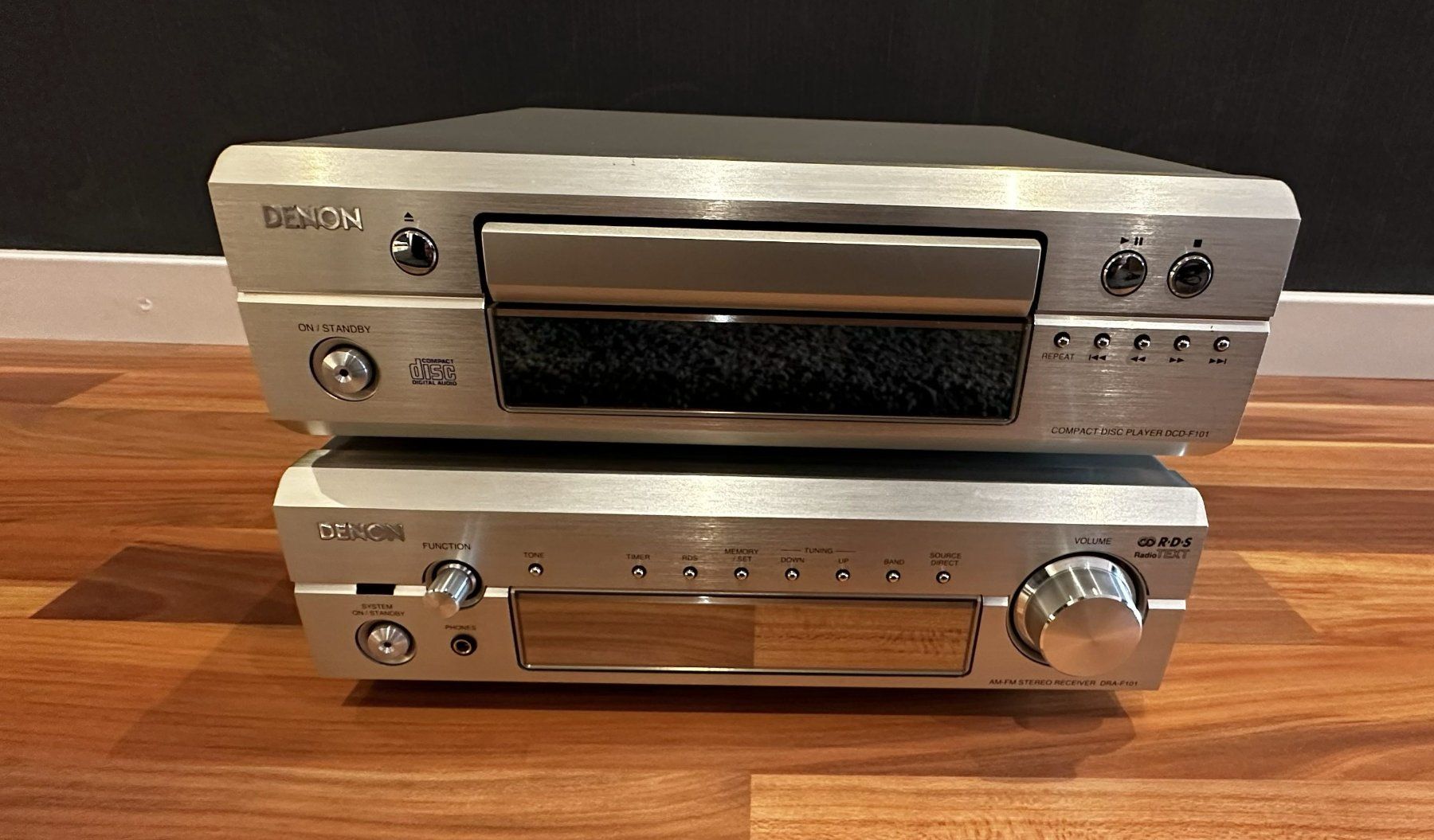 Denon Lettore multimediale & Streamer: Denon DCD-F101 CD-Player + Denon Stereoverstärker – Usato da Schönenberg ZH venduto da Satspezie 2