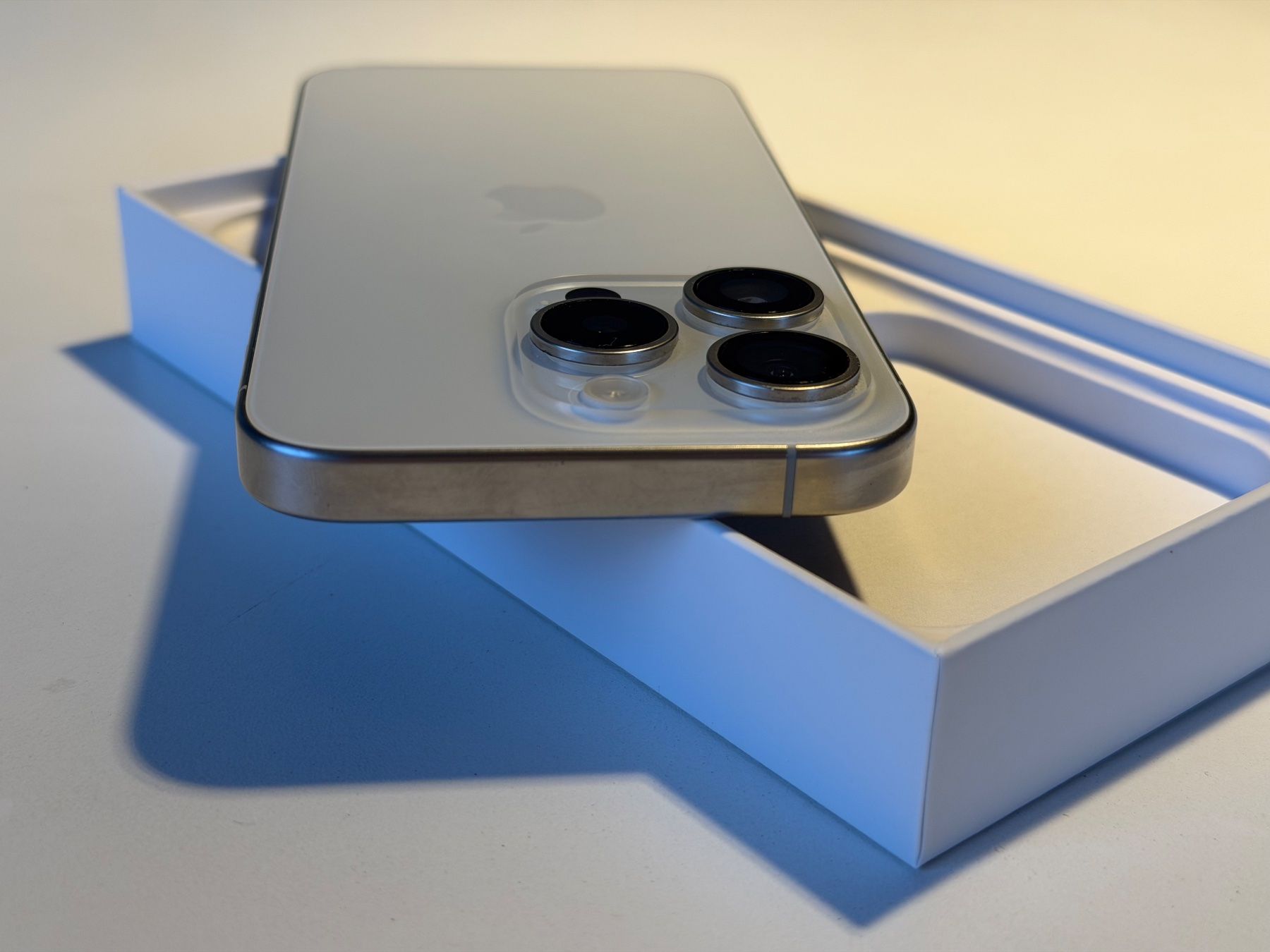 Apple Telefoni cellulari / Smartphones: iPhone 15 Pro 256GB White Titanium mit Zubehör – Usato da Rain venduto da _Robinson_ 8