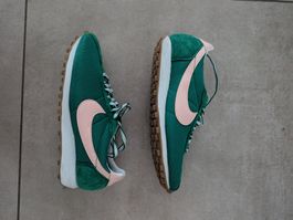 NIKE Turnschuh Gr. 39