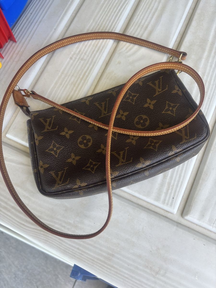 Louis Vuitton Taschen: Louis Vuitton -pochette – Gebraucht aus Chamby von vuittonista