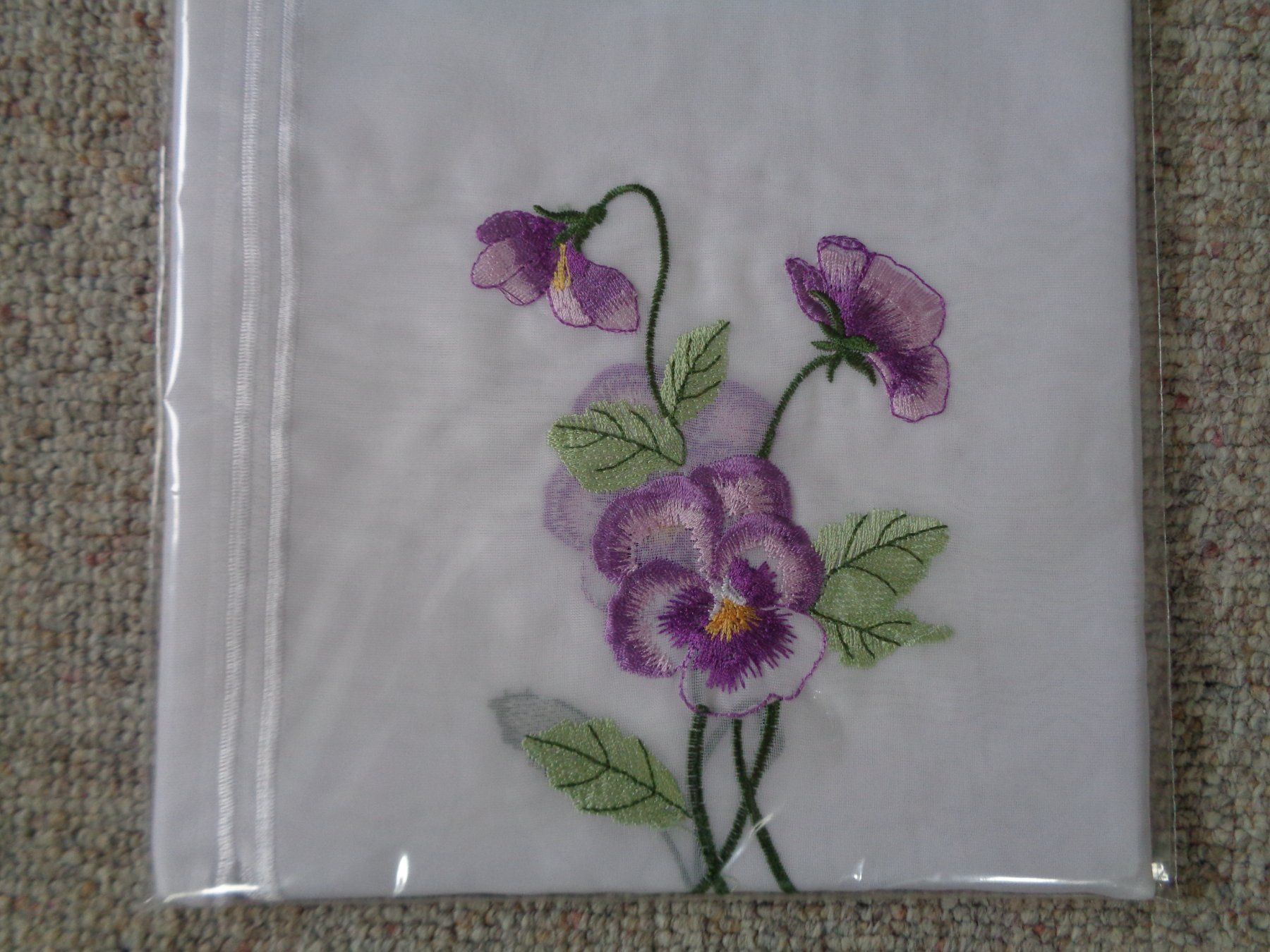 Vorhänge: Scheibenvorhang mit Stiefmütterchen 115x45cm – Neu und originalverpackt aus Langenbruck von Gumsi 2