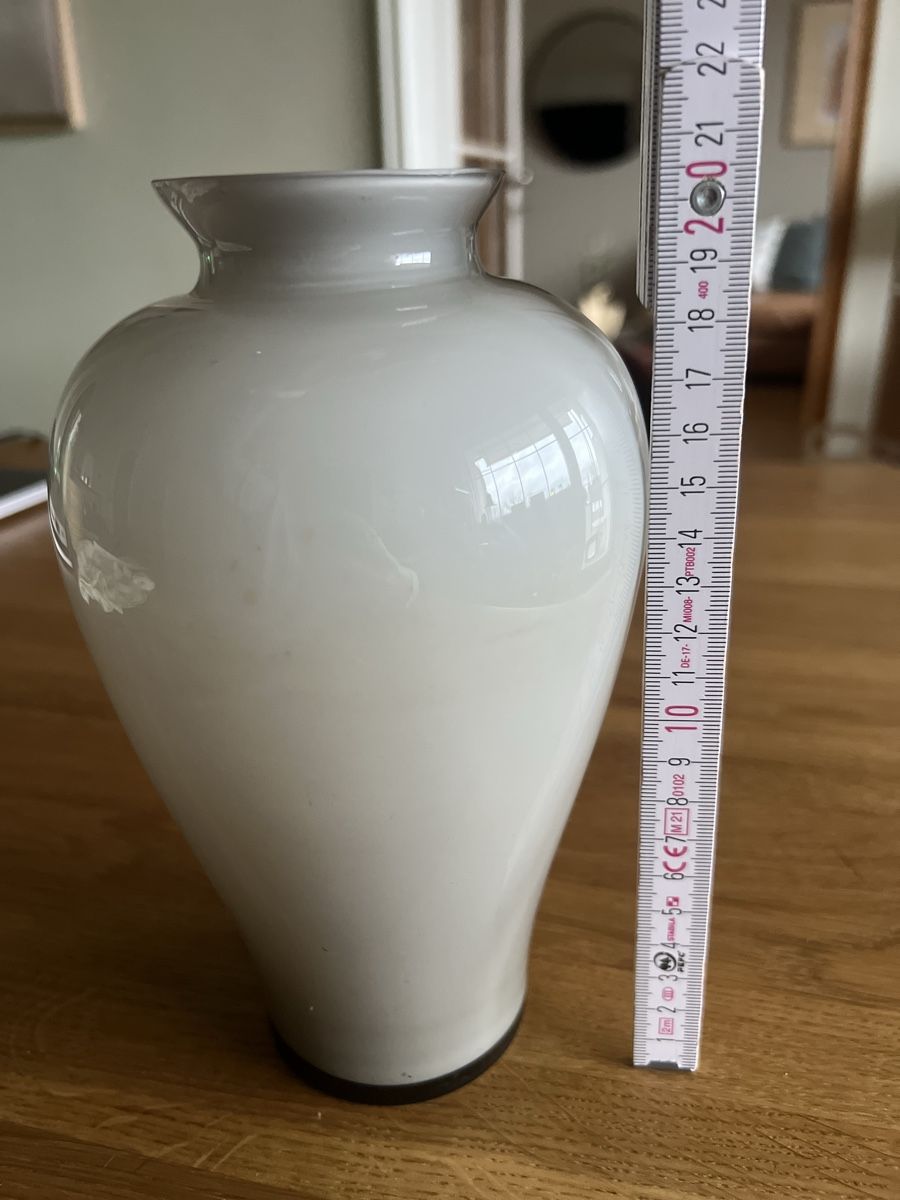 Vasen & Gefässe: Schöne Graue Vase Höhe circa 22cm – Gebraucht aus Pfungen von smi_9vy9 2
