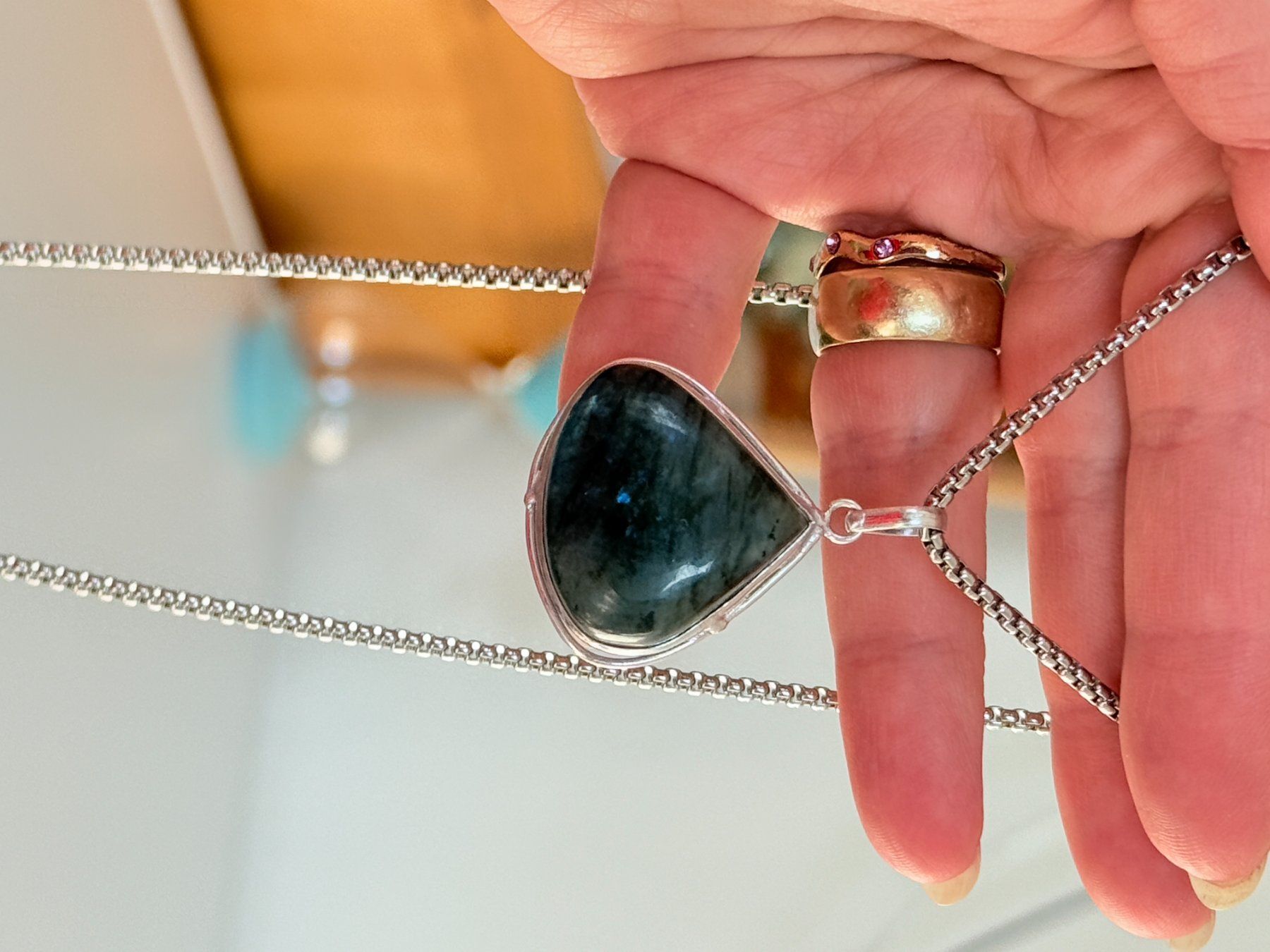 Ketten: Collier Labradorite naturelle – Neu und originalverpackt aus Genève von AGBERG 3