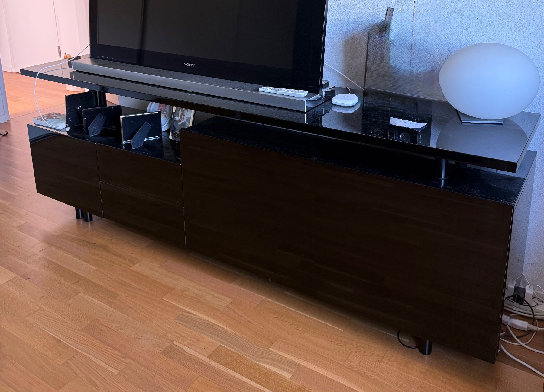 Commodes: Side-/Lowboard, Massiv in schwarzem Pianolack – D'occasion à Weinfelden par ff57 4