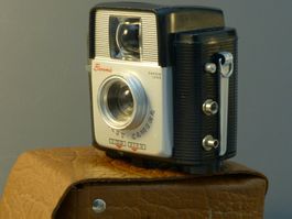 Kodak Brownie Starlet im Lederköcher + Manual