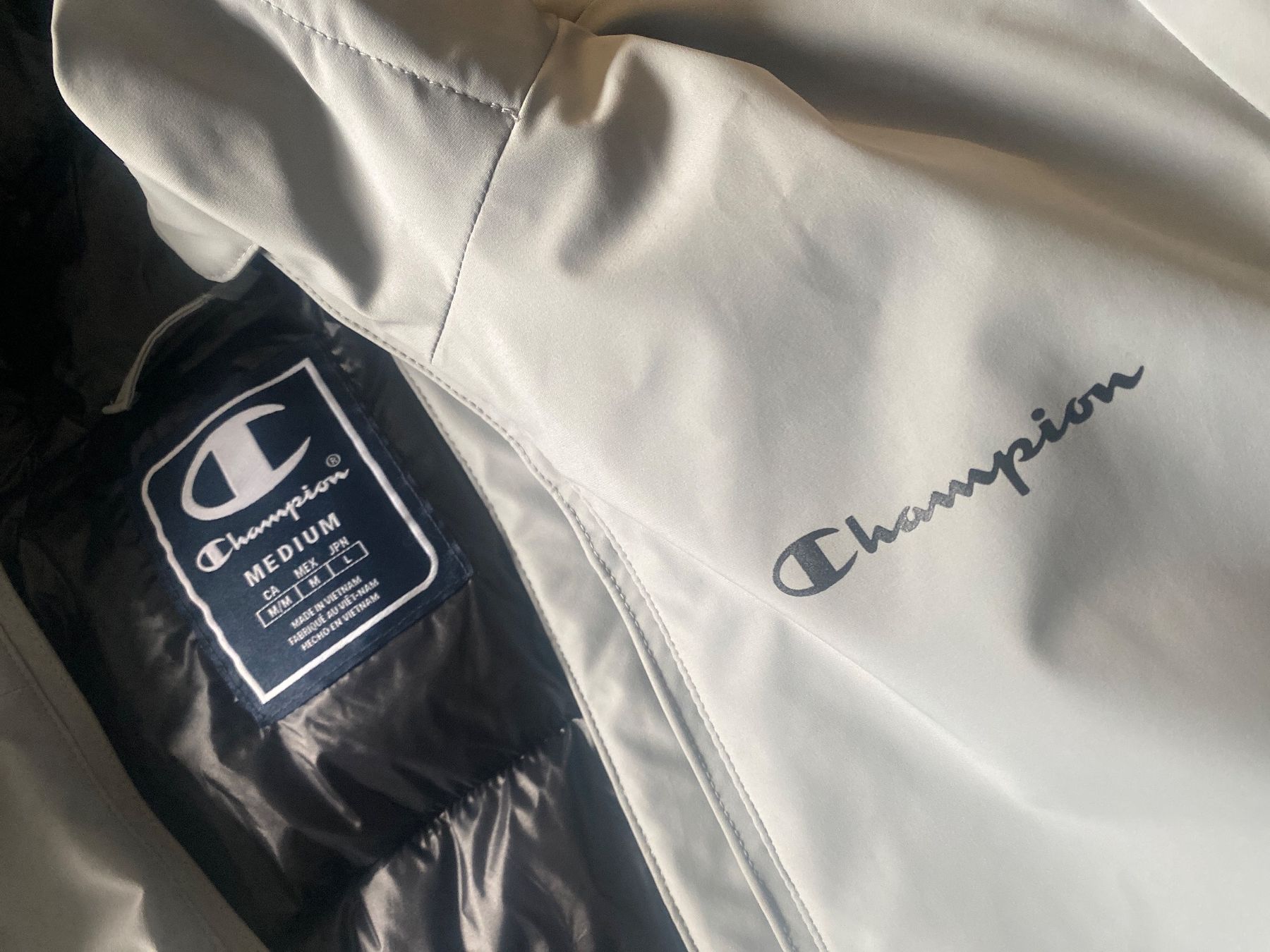 Champion Jacken: •CHAMPION• WINTERJACKE/JACKE Gr.M MEN Hellgrau – Gebraucht aus Frauenfeld von Boldi46 1