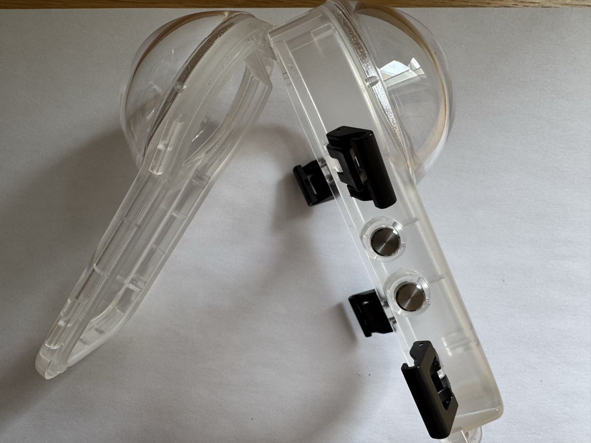 Insta360 Lampes & Photographie: Insta360 X4 Invisible Dive Case transparent Neuwertig – D'occasion à Männedorf par m.lutz 1