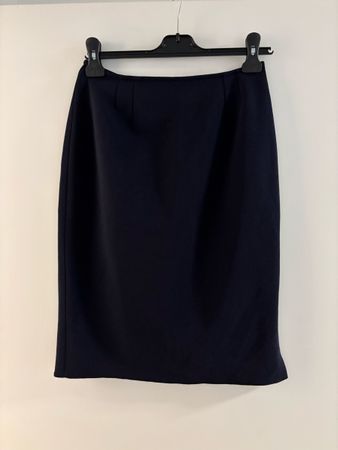 Klassischer dunkelblauer Midirock