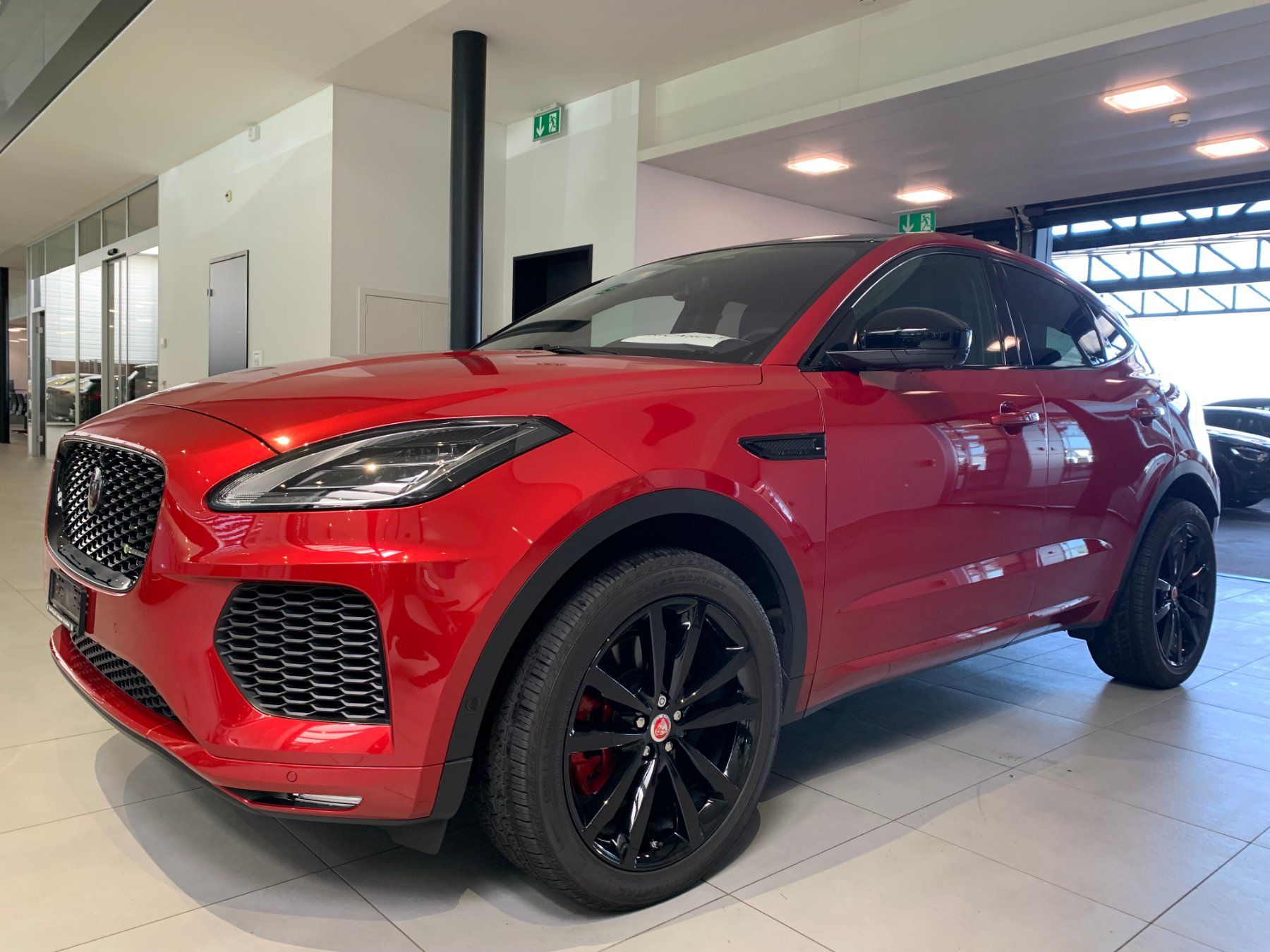 Jaguar Autos: Jaguar E-Pace P300 R-Dyn. S AWD – Gebraucht aus St. Gallen von