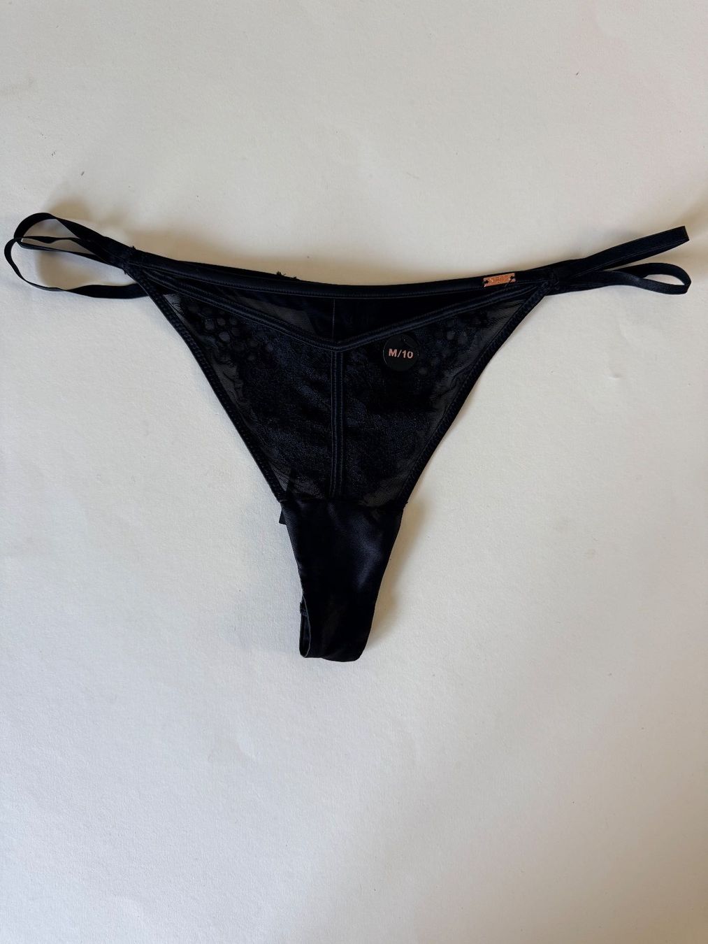 Hunkemöller Altra biancheria intima: HUNKEMÖLLER, String VERONICA, Grösse M, Farbe Schwarz – Nuovo e nell'imballaggio originale da Rudolfstetten venduto da gst_g7xl