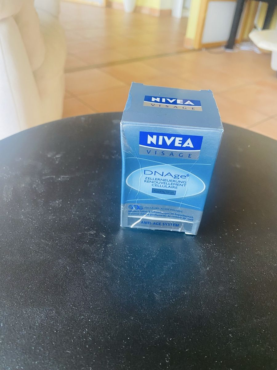 Nivea Cura del viso: Nivea creme yeux DNAge neuf – Nuovo e nell'imballaggio originale da Belmont-sur-Lausanne venduto da chu_vxf5