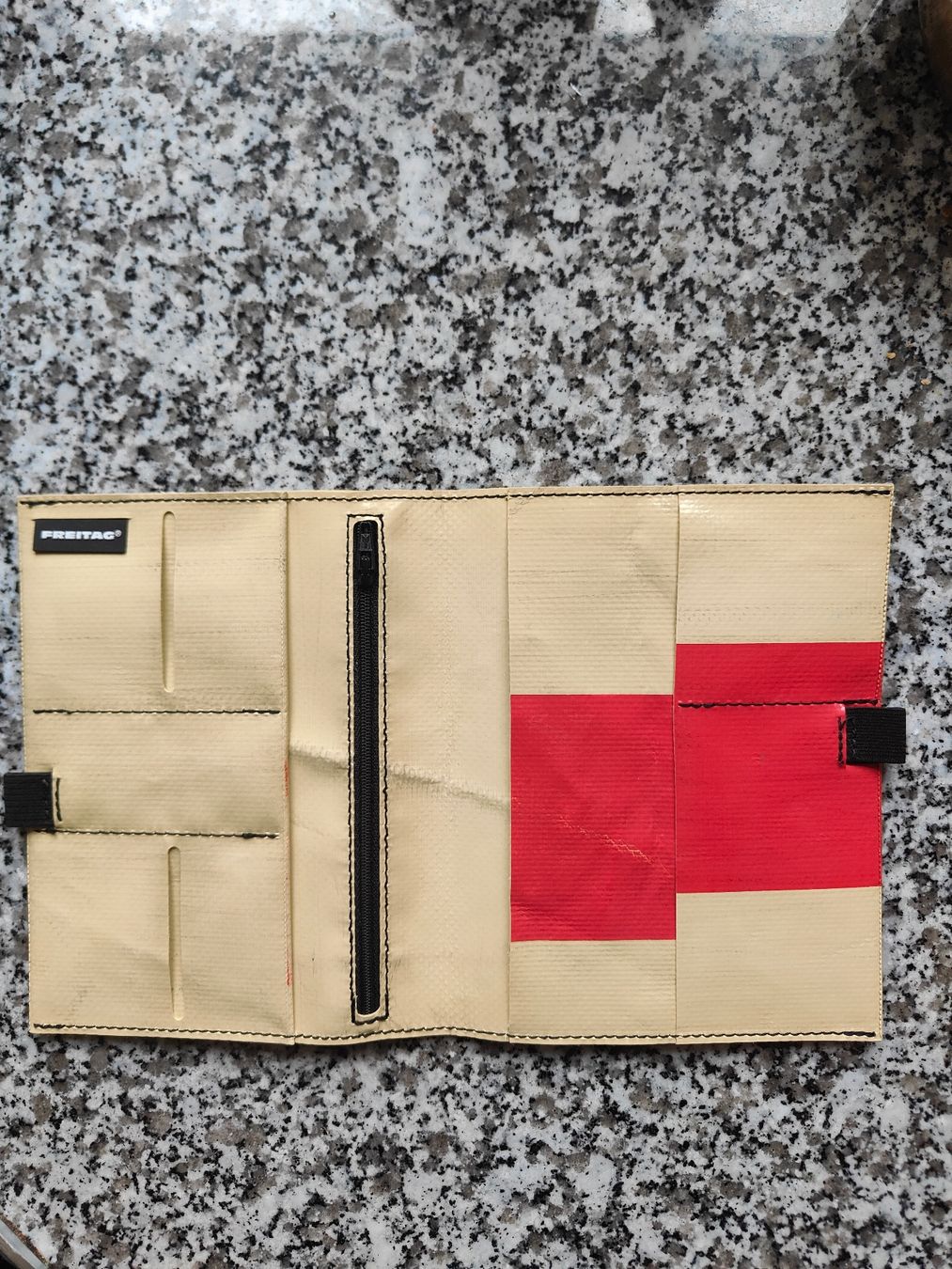 Sonstige Kleidung & Accessoires: Freitag-Agendahülle F26 – Gebraucht aus Winterthur von 1rainbow54 2