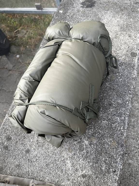 Schlafsäcke: Sac couchage armée  – Gebraucht aus Renens VD von Ypc0