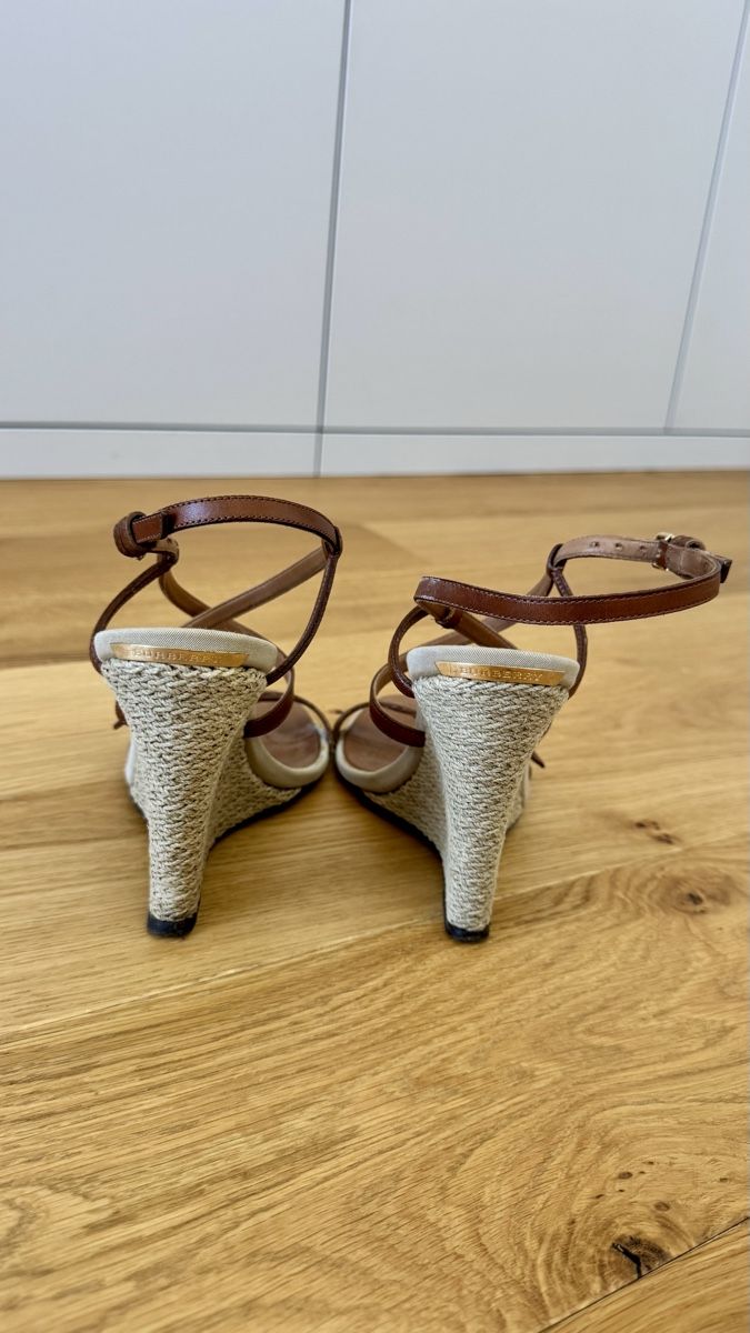 Scarpe da donna: Burberry Wedges, Leather, Brown, Size 38 – Usato da Dübendorf venduto da Pink.Blue 2