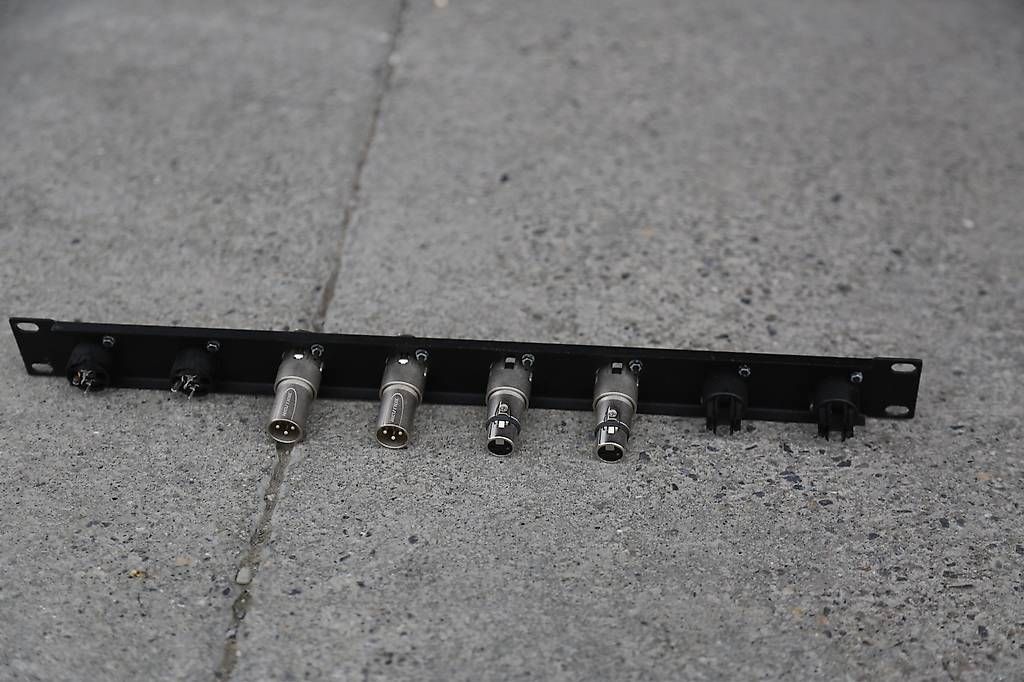 Altri accessori: 19 Rack Anschluss-Panel mit XLR – Usato da Hendschiken venduto da 22406502 1