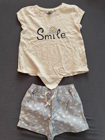 Lässiges Kombi: Shirt "Smile" + Shorts, Gr. 128