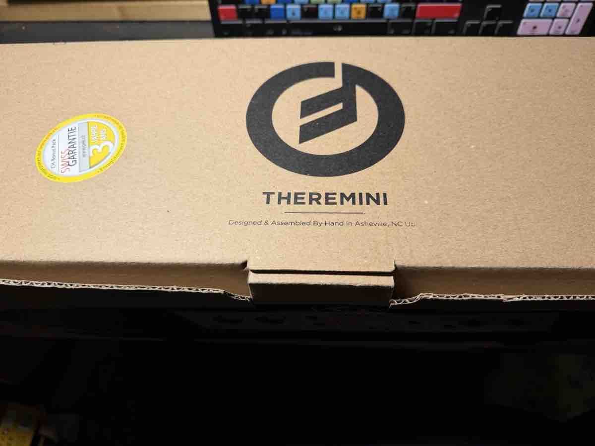 Moog Strumenti musicali: Theremin Moog Theremini – Nuovo (secondo la descrizione) da fey venduto da Caductilometre 3
