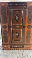 Alter Holzschrank