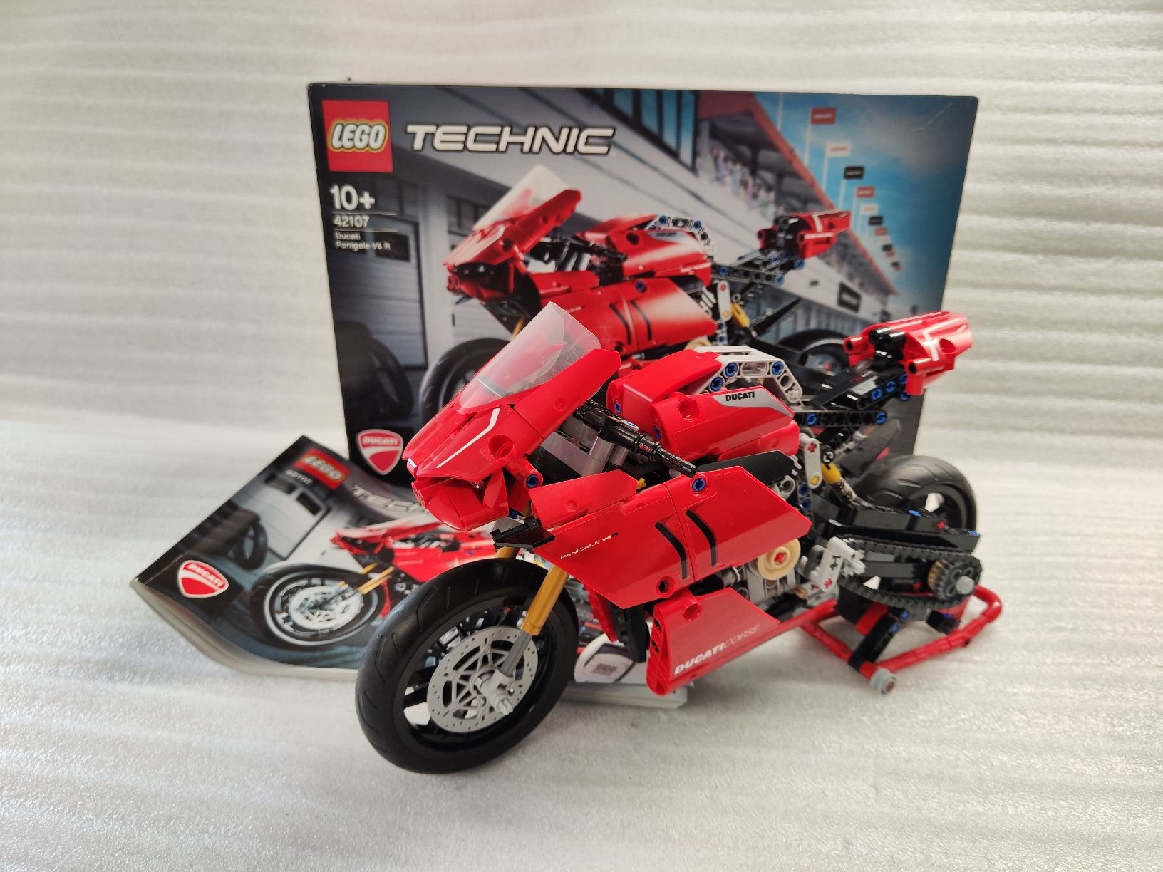 Lego Spielzeuge: LEGO Technic Motorrad Ducati Panigale V4 R 42107 – Gebraucht aus Muhen von Handschlagg 1