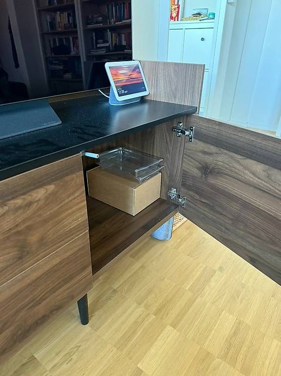 Mobili TV: Elegantes TV-Möbel aus dunklem Holz – Usato da Basel venduto da anguzz 4
