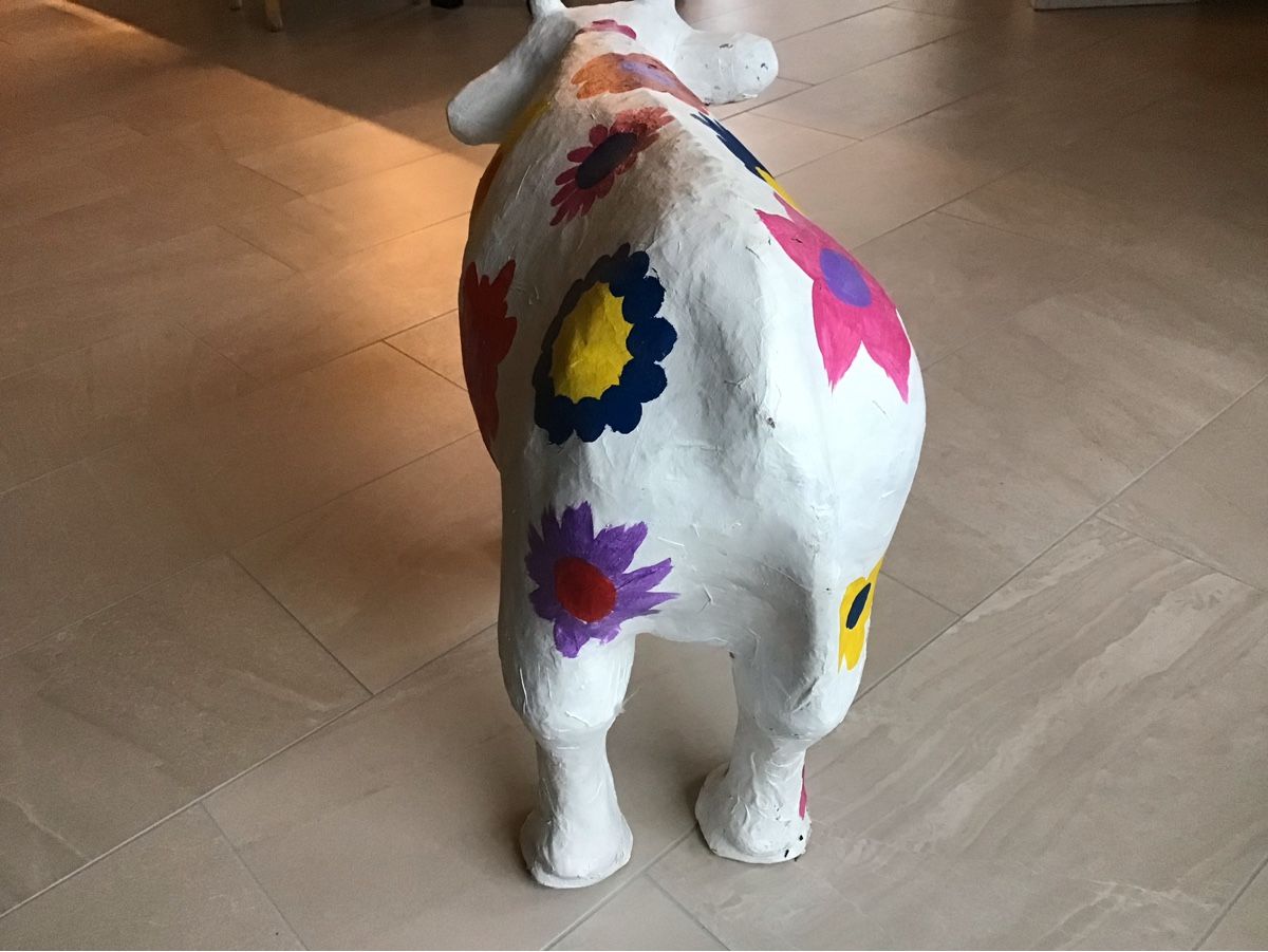 Tutte le decorazioni: Deko Kuh, handbemalt mit Blumenmuster – Usato da Giswil venduto da Pingu109 3