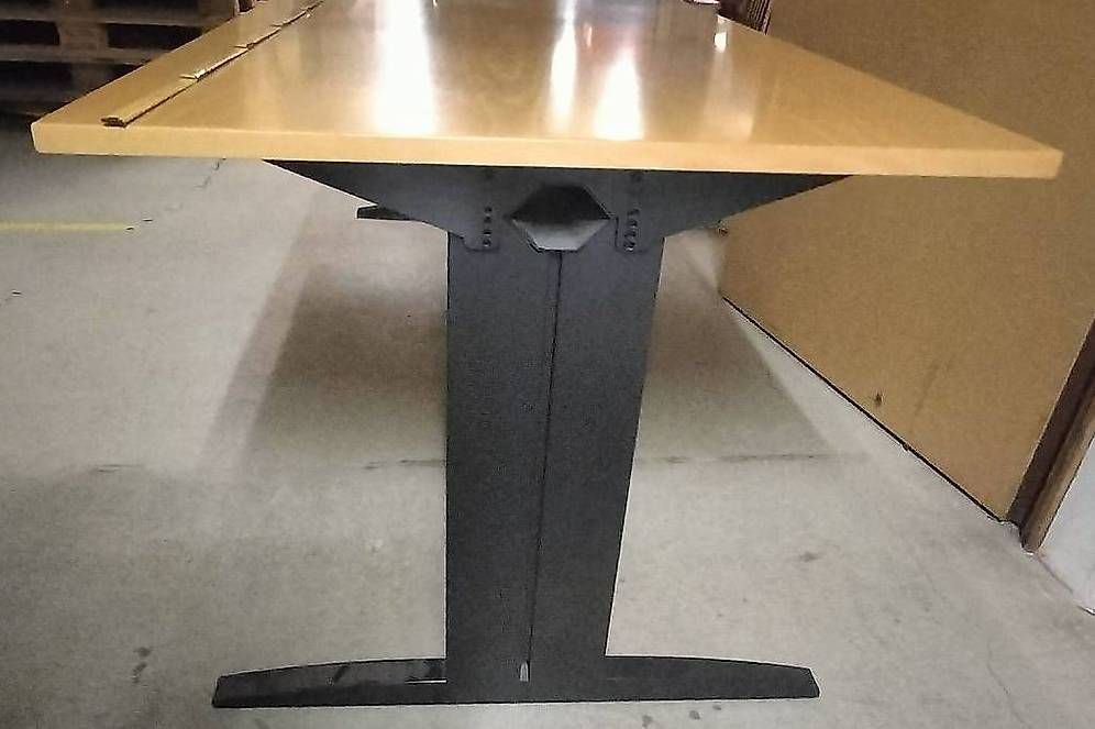 Schreibtische: Büro Tisch mit Korpus – Gebraucht aus St. Gallen von Hillsong 3