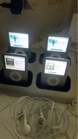 Apple iPod nano 4er-Set mit Kopfhörern und Dockingstation